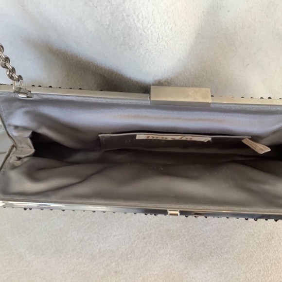 Satin and lace clutch - Picture 8 of 9